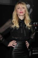 Los angeles, 10 marzo - Courtney Love at the Everything is copy la premiere al tcl Chinese 6 teatri il 10 marzo 2016 a los angeles, ca foto