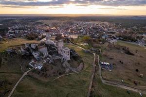 olsztyn, polonia - maggio 2022 - veduta aerea delle rovine del castello di olsztyn foto