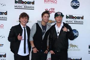 los angeles, 19 maggio - emblem3 arriva al billboard music awards 2013 presso la mgm grand garden arena il 19 maggio 2013 a las vegas, nv foto