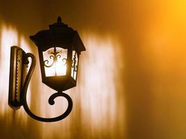 le lanterne di notte sono splendidamente illuminate, atmosfera romantica. foto
