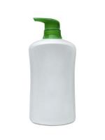 bottiglia di shampoo in bianco su sfondo bianco isolato foto