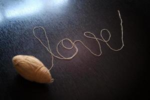 parola amore del gomitolo di lana per l'innamorato. concetto San Valentino, matrimonio foto