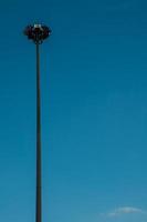 faretto torre con sfondo azzurro del cielo foto