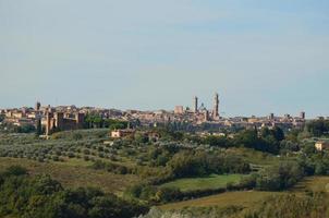 città medievale di siena nella campagna toscana foto