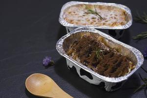 tazza di torta banoffee - concetto di sfondo da forno fatto in casa tazza di torta banoffee - concetto di sfondo da forno fatto in casa foto