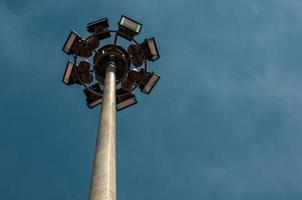 faretto torre con sfondo azzurro del cielo foto