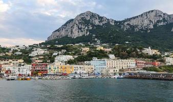 vista generale dell'isola di capri a napoli, italia foto