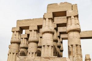 colonne nel tempio di luxor, luxor, egitto foto