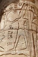 geroglifici egizi nel tempio di medinet habu, luxor, egitto foto