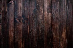 texture di sfondo in legno marrone vintage con nodi e fori per unghie. vecchio muro di legno dipinto. sfondo astratto marrone. tavole orizzontali scure in legno vintage. vista frontale con spazio di copia foto