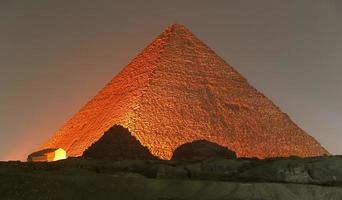 grande piramide di giza al cairo, egitto foto