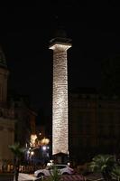 colonna traiana a roma, italia foto