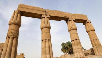 colonne nel tempio di karnak, luxor, egitto foto