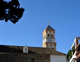 torre della chiesa di nostra signora dell'incarnazione di marbella foto