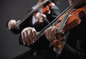 musica classica. violinisti in concerto foto