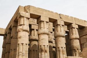 colonne nel tempio di luxor, luxor, egitto foto