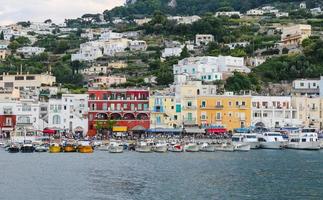 vista generale dell'isola di capri a napoli, italia foto