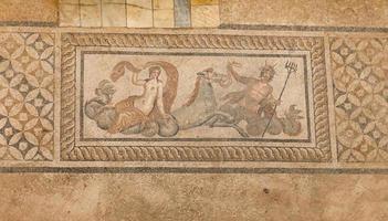 mosaico di tritone in case a schiera, città antica di efeso, izmir, turchia foto