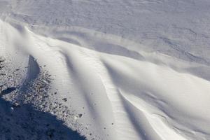 neve vicino alla strada foto