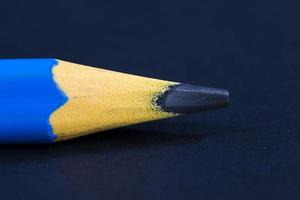 normale matita di legno gialla foto