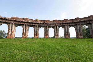 le rovine di un antico castello foto