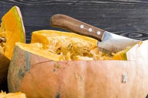 tagliare i pezzi di zucca foto