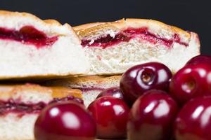 tradizionale torta di ciliegie foto