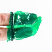 vero preservativo in lattice verde foto