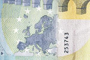 la banconota usata costa cinque euro foto