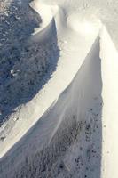 neve vicino alla strada foto