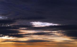 il cielo durante il tramonto foto