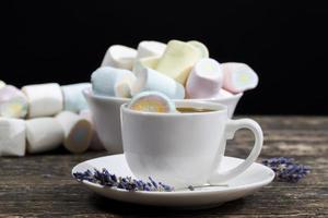 caffè aromatico con pasticcini di farina foto