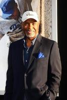 los angeles, 9 aprile - james pickens, jr arriva alla prima 42 al teatro cinese il 9 aprile 2013 a los angeles, ca foto