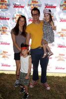 los angeles, 16 agosto - johnny knoxville al pirata e principessa disney junior - potere di fare del bene ad avalon il 16 agosto 2014 a los angeles, ca foto