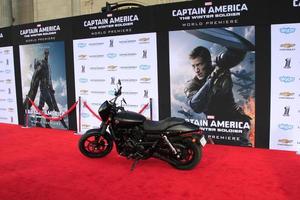 los angeles, 13 marzo - harley davidson al capitano america - il soldato d'inverno la premiere al teatro el capitan il 13 marzo 2014 a los angeles, ca foto