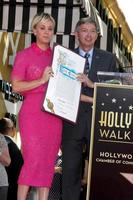 los angeles, 29 ottobre - kaley cuoco, leron gubler al kaley cuoco premiato con la stella sulla hollywood walk of fame all'hollywood blvd il 29 ottobre 2014 a los angeles, ca foto