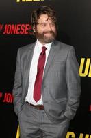 los angeles, 8 ottobre - zach galifianakis al passo con l'evento del tappeto rosso joneses al ventesimo secolo volpe l'8 ottobre 2016 a los angeles, ca foto