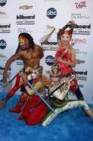 los angeles, 19 maggio - ka artisti del cirque du soliel arriva al billboard music awards 2013 presso la mgm grand garden arena il 19 maggio 2013 a las vegas, nv foto