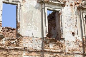 le rovine di un'antica fortezza foto