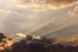 il cielo durante il tramonto foto