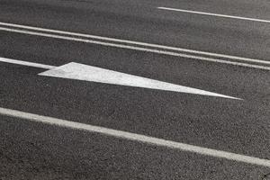 freccia sulla strada foto