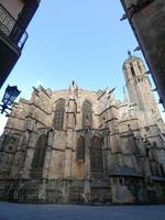 vista sul retro della cattedrale di Barcellona foto