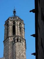 vista sul retro della cattedrale di Barcellona foto