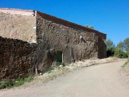 tipica casa di campagna catalana nella catena montuosa della collcerola, molto vicino alla città di barcellona. foto