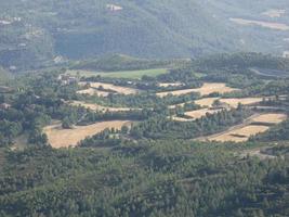 viste dalla montagna di montserrat a nord della città di barcellona foto