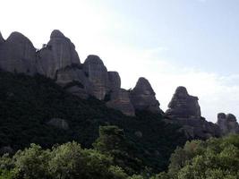 profilo delle montagne di montserrat nella provincia di barcellona, catalogna, spagna. foto