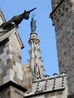vista sul retro della cattedrale di Barcellona foto