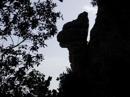 dettaglio di una formazione rocciosa nella montagna di montserrat nella provincia di barcellona, spagna. foto