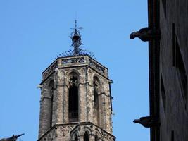 vista sul retro della cattedrale di Barcellona foto
