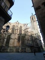 vista sul retro della cattedrale di Barcellona foto